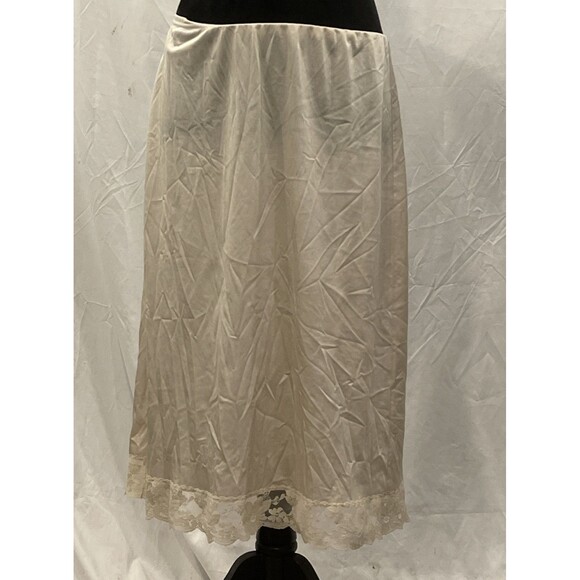 Lot of 4 Vintage slip skirts half slips, Vaniry Fair, Lorraine, Montgomery Ward - Picture 9 of 16